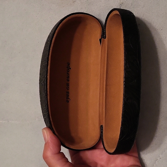 Eyes on Europe Glasses Case - Picture 7 of 10